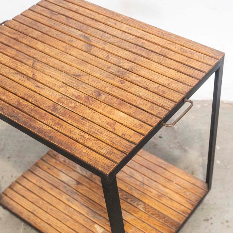 Mesita bar rodante con estructura metálica y tapa de roble - imagen 2
