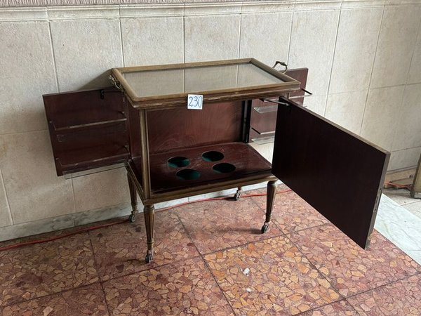 Mesa Bar Antigua con Bandeja de Vidrio y Reparticiones