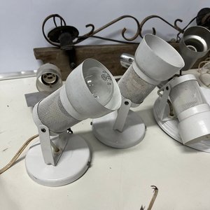Lote de 8 Apliques de Luz Metálicos Blancos, 1 de Madera y 1 Tortuga - imagen 2