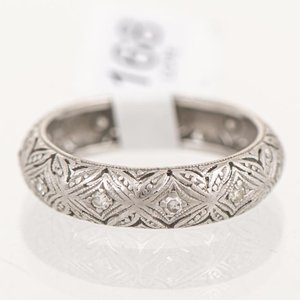 Lote anterior: Anillo Sin Fin de Oro Blanco con Brillantes