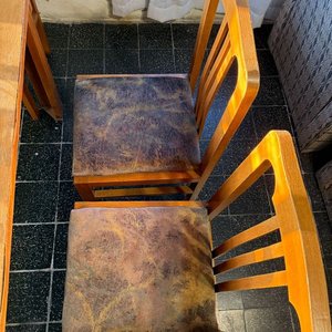 Mesa de Comedor de Madera con 6 Sillas Tapizadas - imagen 6