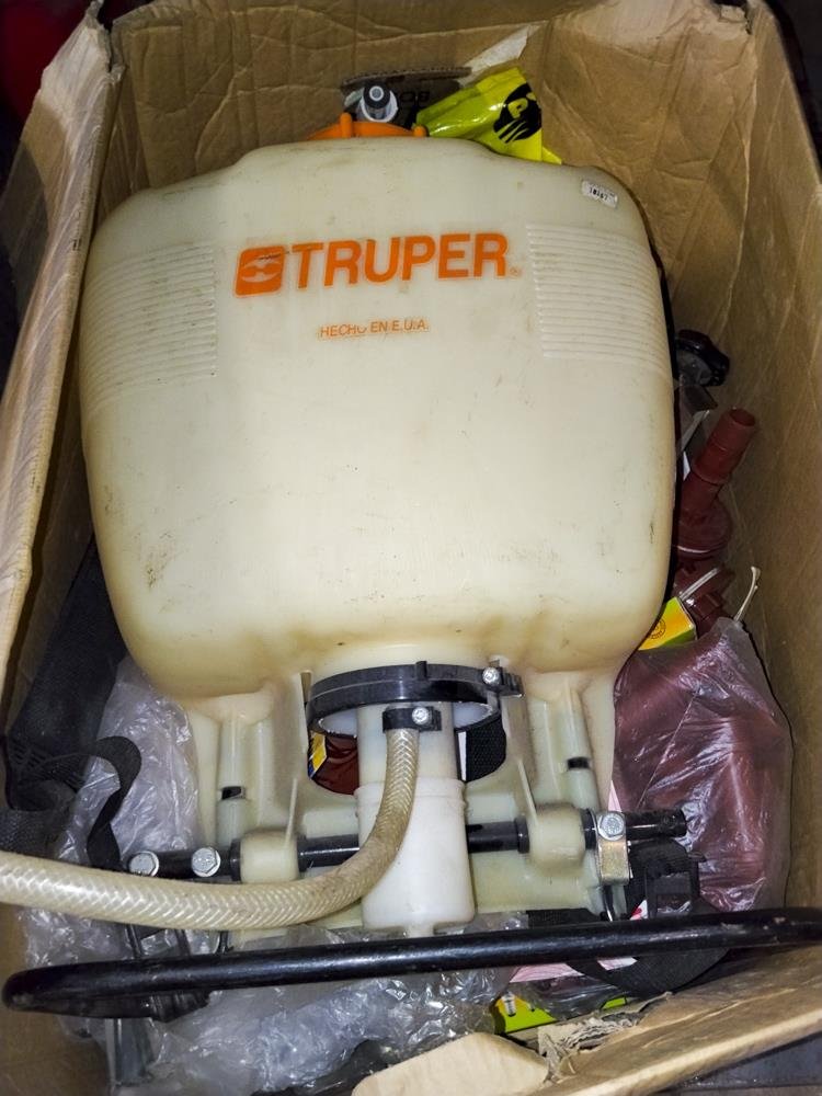 Sulfatadora Trupper y Artículos Varios en Caja