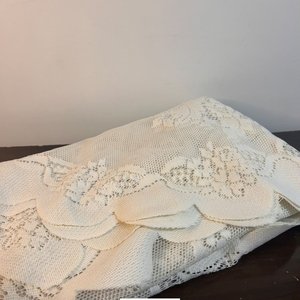 Cortina de Encaje Blanco Vintage con Diseño Floral - imagen 3