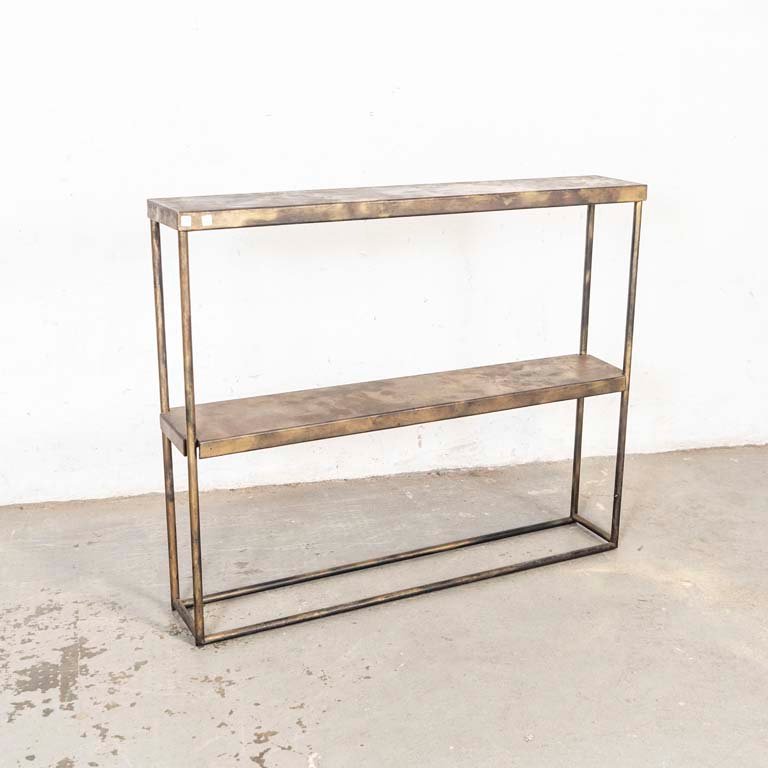 Lote siguiente: Estante metalico dorado con manchas y detalles