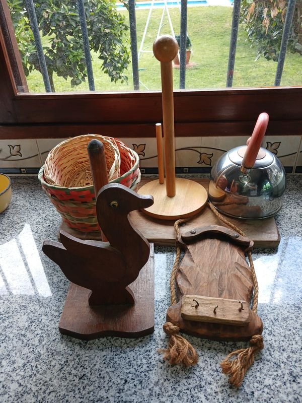 Set de Accesorios de Cocina y Hogar: Tabla, Panera, Cuelga Llaves y Caldera