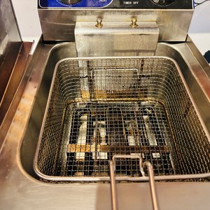 Lote #028 – Fritador eléctrico Flamemax, de mesa,  de un servicio, con estructura de acero inoxidable y canasto - imagen 5