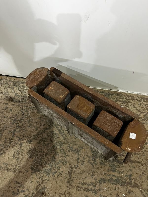 Molde para bloques con tres agujeros - imagen 2