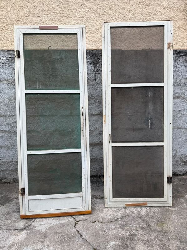 Dos Puertas Mosquiteros con Marco de Madera y Metal