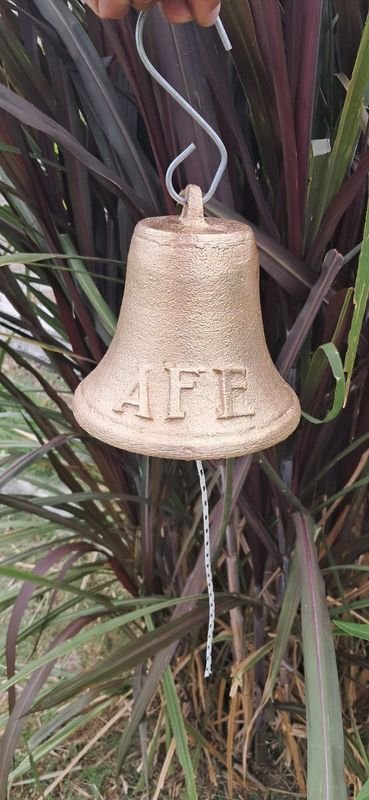 Campana Antigua de Bronce con Inscripción "AFE"