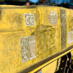 Fumigadora Industrial Amarilla con Tanque Grande y Manómetro - imagen 5