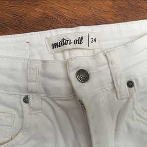 Lote de Ropa Femenina: Jeans, Remeras y Musculosas Variadas - imagen 9