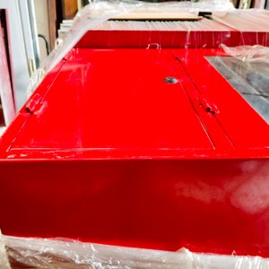 Caja Roja Metálica con Ventana y Cerradura - imagen 3