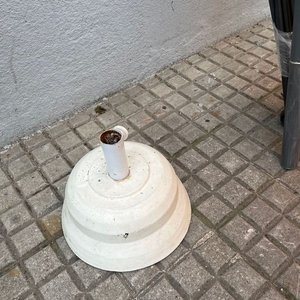 2 Sombrillones con Base y Armazón (uno con avería) - imagen 3