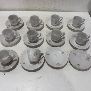 Lote siguiente: Juego de 12 Tazas de Café con Platillos de Porcelana Olmos