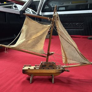 Dos Barcos Miniatura de Madera y Tela - imagen 5
