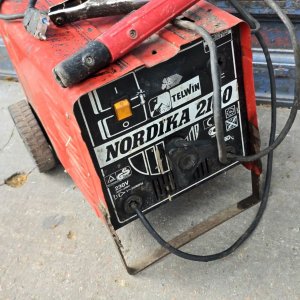 Soldadora Eléctrica Telwin Nordika 2160 Roja - imagen 2