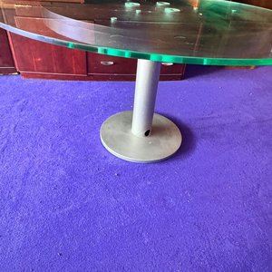 Mesa Redonda Moderna con Tapa de Vidrio y Base Metálica - imagen 3