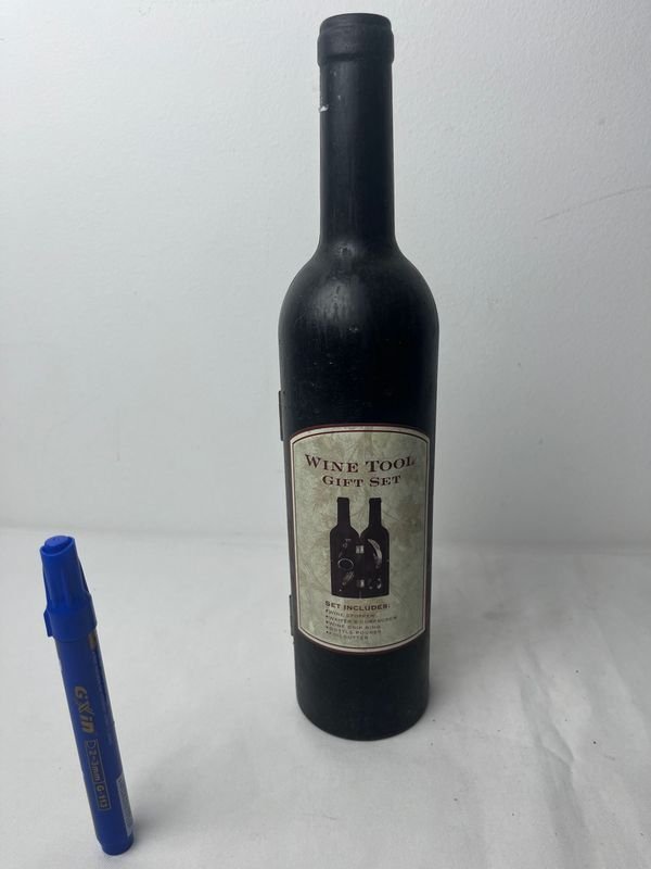 Lote siguiente: Set de vino con copas y velas