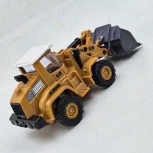 Retroexcavadora de Juguete Color Amarillo con Pala Frontal - imagen 2