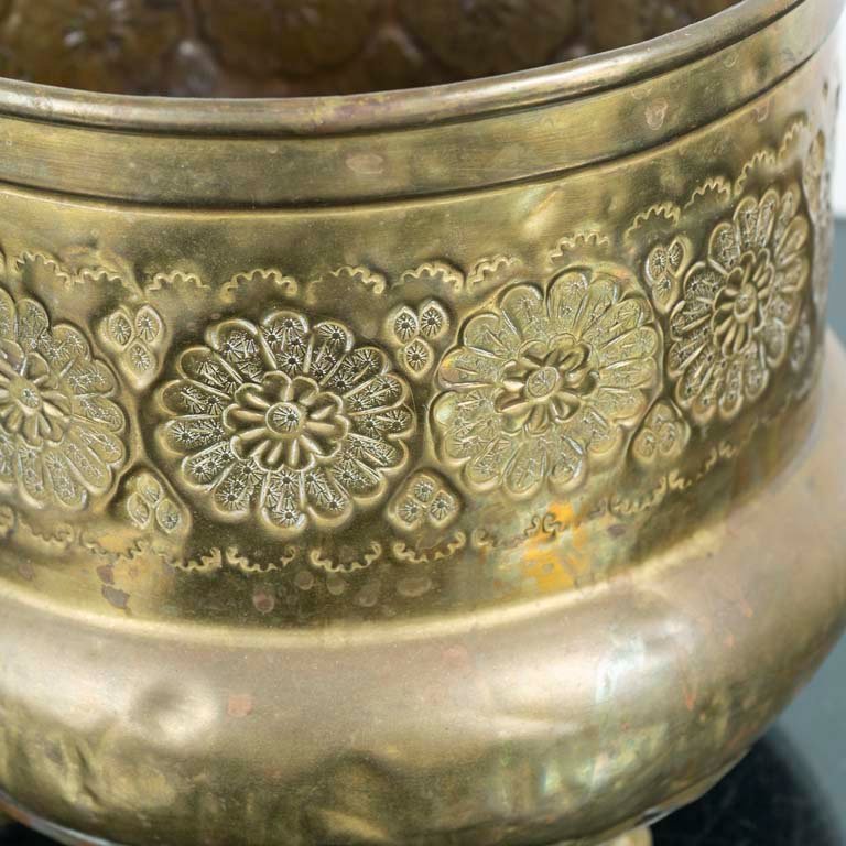 Tacho de bronce labrado con asa - imagen 2