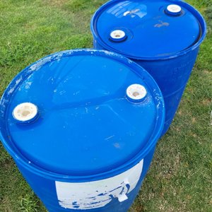Dos Tanques Plásticos Azules de 200 Litros con Doble Tapa a Rosca - imagen 3