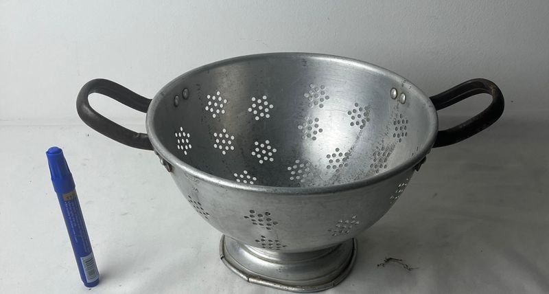 Colador aluminio - Colador de metal con agujeros para drenaje - imagen 2