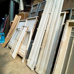 Cuatro piezas: para camion dos barandas de metal color blanco 300 x 35 cm y baranda detrás de cabina 156 x 180 cm py puerta trasera 170 x 65 cm - imagen 3