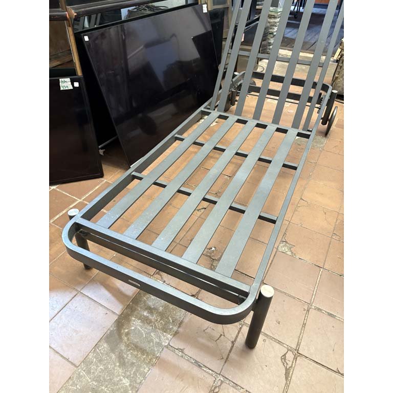 Item 2102446 - Image 1