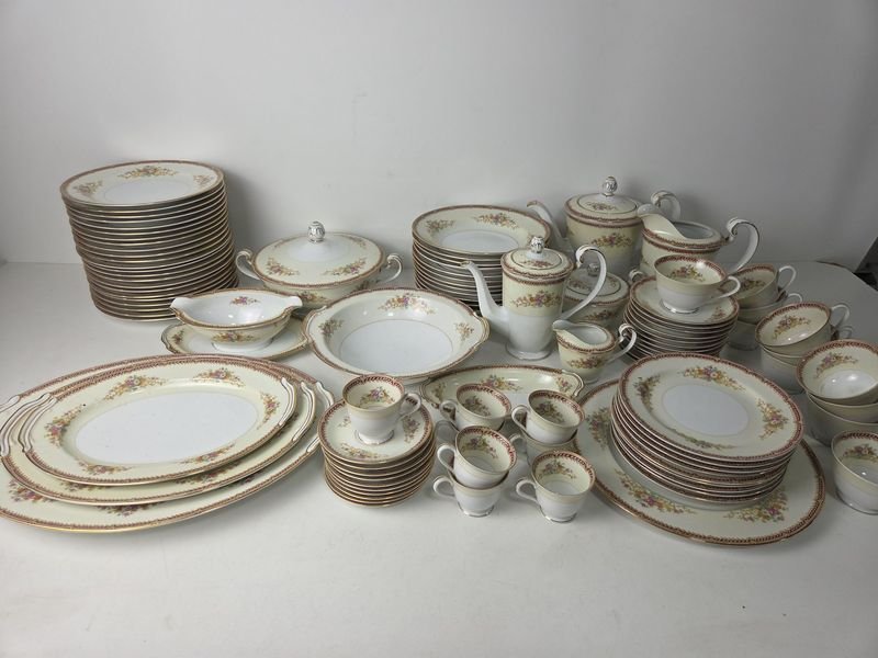 Lote siguiente: Colección de Porcelana Japonesa - Accesorios para el Hogar