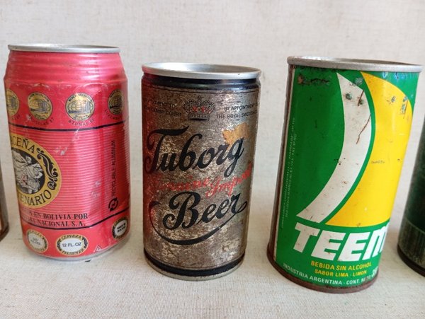 Colección de latas de diferentes colores y materiales - imagen 5