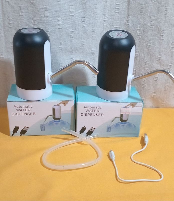 Dos filtros de agua para bidones automáticos