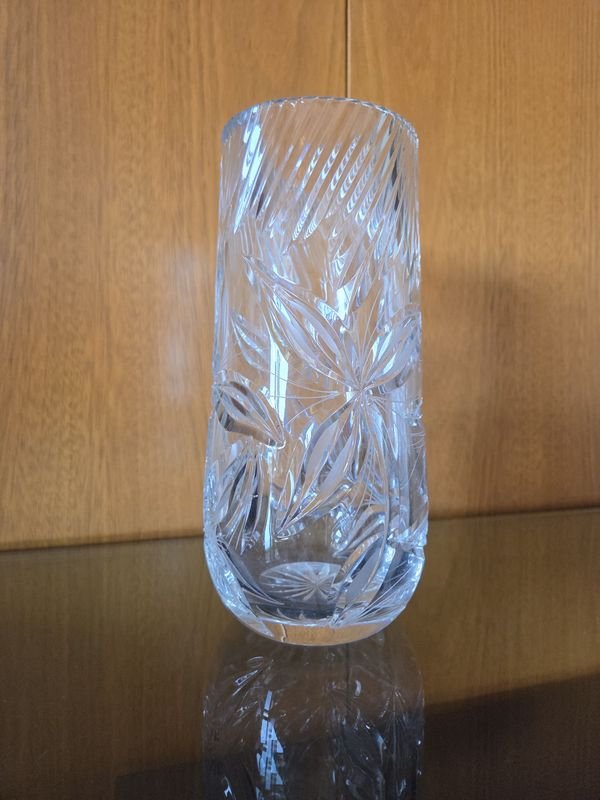 Lote siguiente: Vaso de cristal tallado en florero