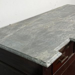 Antiguo Aparador de Madera Oscura con Tapa de Mármol para Restaurar - imagen 3