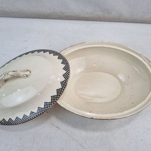Lote siguiente: Sopera Antigua de Loza Inglesa Hughes Longport con Tapa y Detalles Dorados