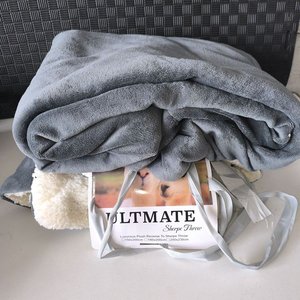 Lote siguiente: Manta de 2 Plazas Reversible Polar y Corderito Ultimate Gris