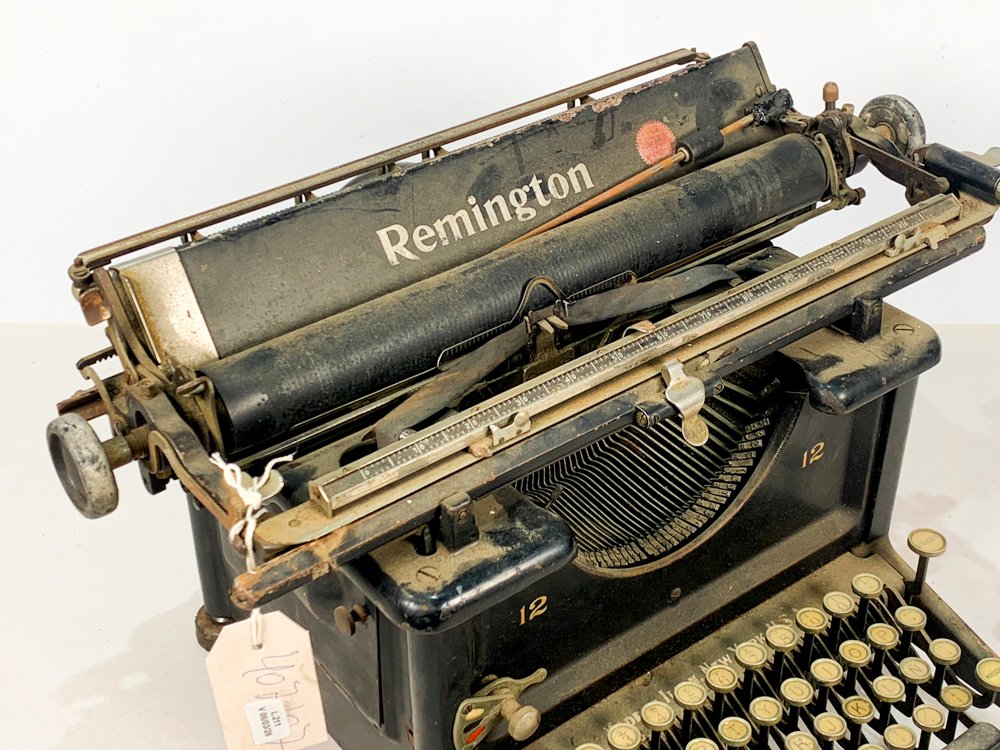 Máquina de escribir antigua Remington con detalles - imagen 3