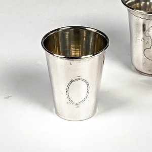 Tres Vasitos de Plata Polaca con Grabados - imagen 3