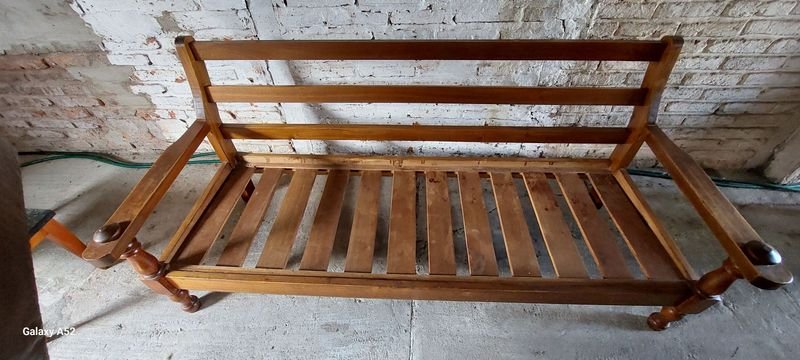 Juego de living en madera con almohadones - imagen 7