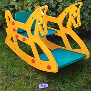 Balancín infantil con figura de caballo, asiento y apoyos - imagen 3