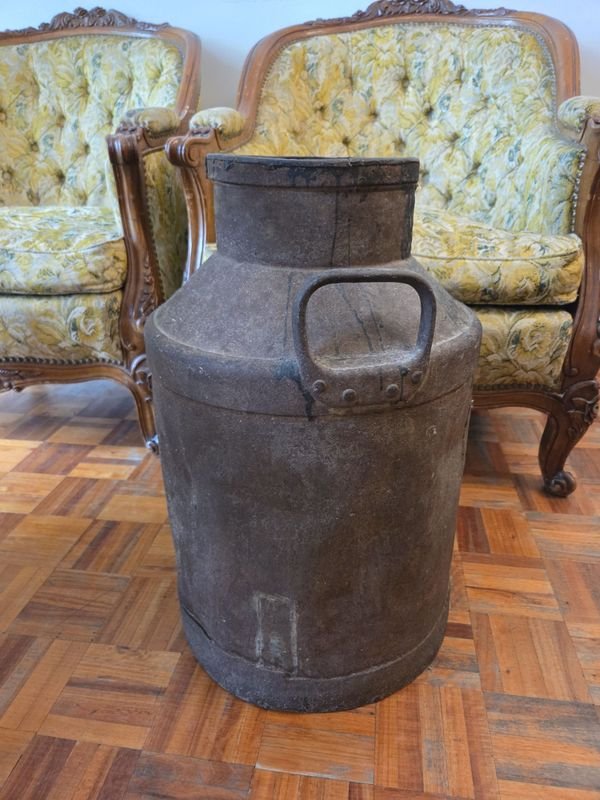 Antiguo tacho lechero en hierro sin tapa - imagen 3