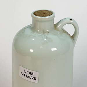 Juego de Botellón y Vasitos de Cerámica Blanca - imagen 3