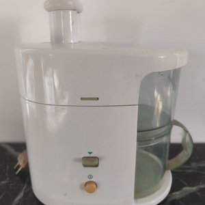 Lote siguiente: Juguera Philips Blanca con Dibujos de Frutas