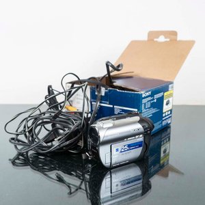 Lote siguiente: Filmadora Sony Handycam con Accesorios y Caja Original