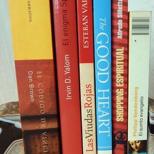 Lote de 6 Libros: El Código Da Vinci, El Enigma Espinoza y más - imagen 3