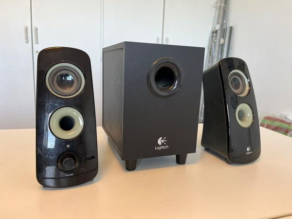 Parlantes Subwoofer Logitech en Buena Condición - imagen 2