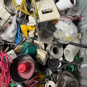 Lote de Artículos Eléctricos, Sanitarios y Ferretería Varios - imagen 3