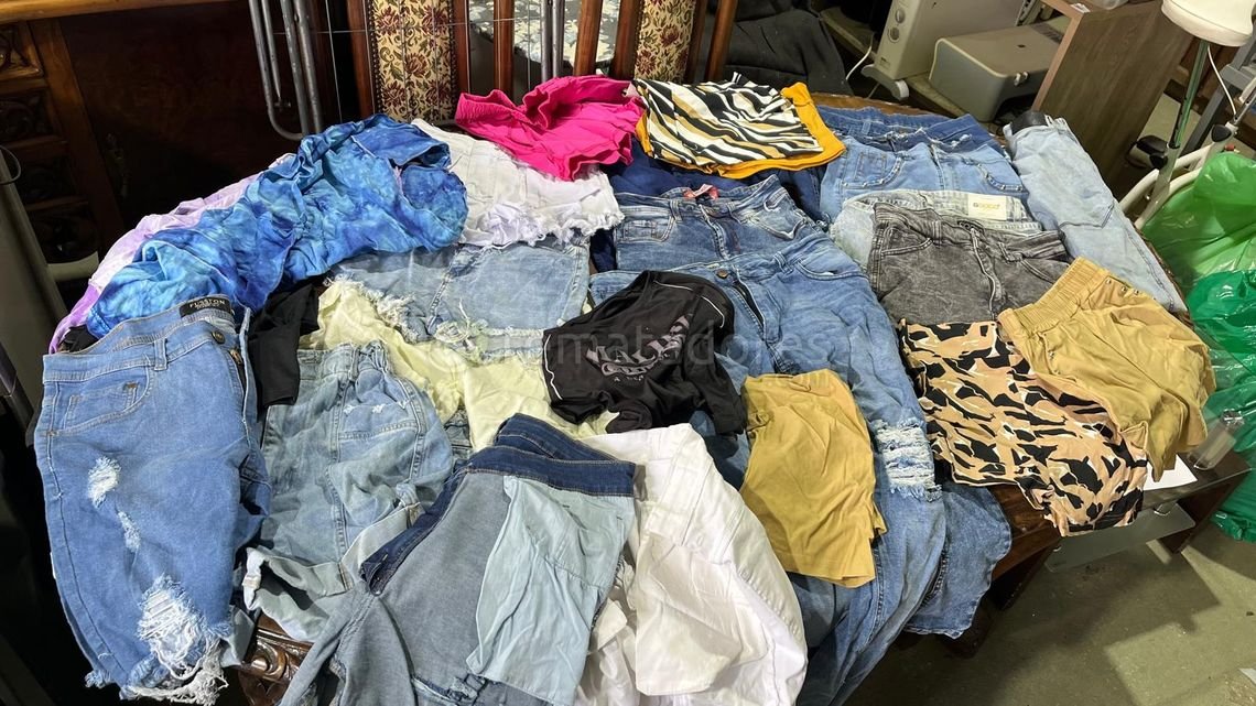Lote de Ropa Variada: Jeans, Shorts y Remeras