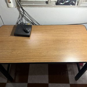 Escritorio Rectangular Tapa Madera Clara y Patas Negras - imagen 2
