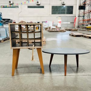 Lote siguiente: Set de Mesa Ratona y Botellero de Madera con Diseño Nórdico