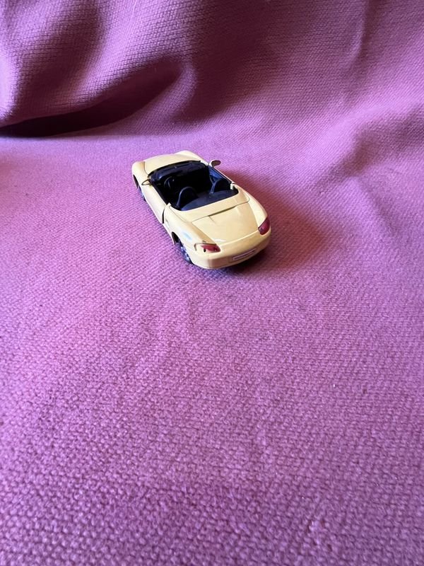 Auto de metal Porsche juguete en excelente condición - imagen 3